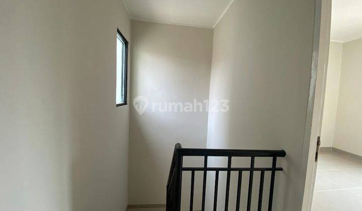 Rumah 2 Lt Luas Semi Furnished dekat Metropolitan Mall Cibubur J28075 2