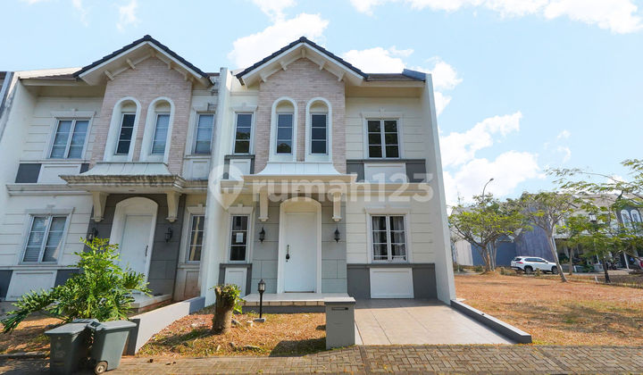 Strategic 3 BR House 15 Minutes to The Breeze BSD City North Facing J17581