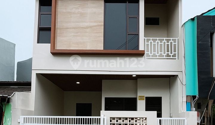 Strategic House 3 BR 15 Minutes to Summarecon Mall Bekasi Facing North J37973 Strategic House 3 BR 15 Minutes to Summarecon Mall Bekasi Facing North J37973