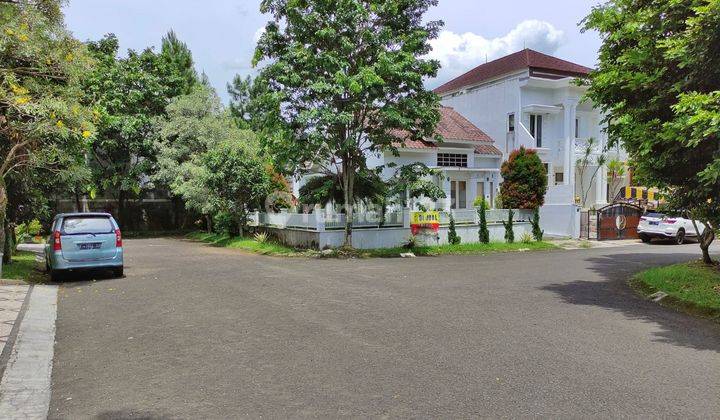 Rumah Hoek Baru Renov Kawasan Premium Fasilitas Lengkap Akses Tol 1