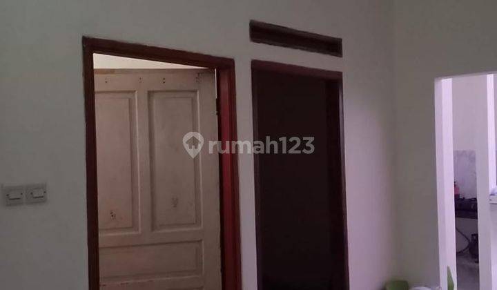 Rumah Cantik Baru Renovasi, Posisi Bagus Hadap Taman Fasum 6
