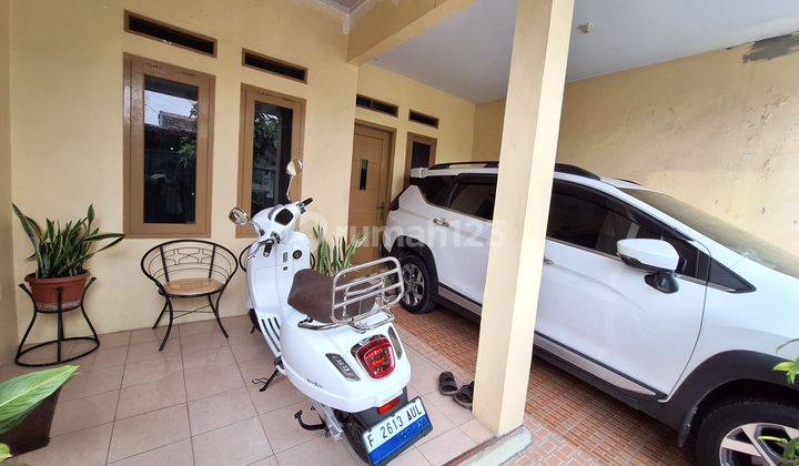 garasi/carport rumah cantik siap huni di