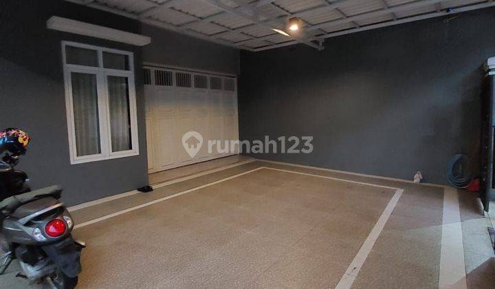 Rumah Mewah Posisi Hoek di Lokasi Premium dan Strategis 2