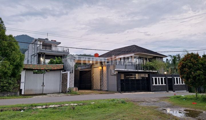 Luxury Premium 3-Story House in the Favorite Area of Sentul Bogor 2