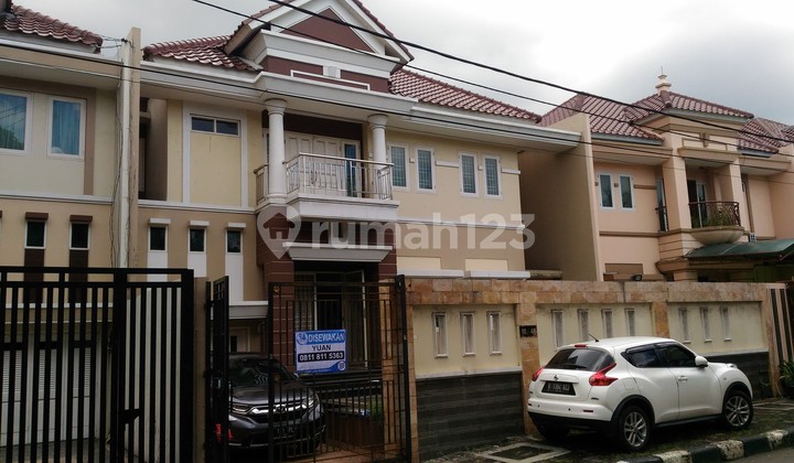 Rumah Besar di Cluster Gilimanuk, Daan Mogot Baru, Jakarta Barat 1