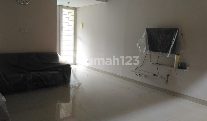 Rumah Minimalis Semi Furnished di Puri Botanical, Jakarta Barat 6