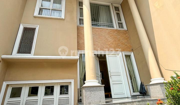 Beautiful Swallow House Pik North Jakarta