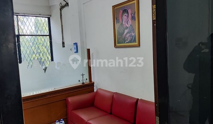 Cheap Sale 5-Storey Shophouse in Lakumenten, West Jakarta Cheap Sale 5-Storey Shophouse in Lakumenten, West Jakarta