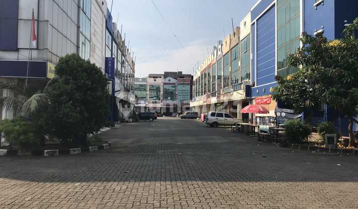 3-Storey Shop House at Sentra Cimone Tangerang 2