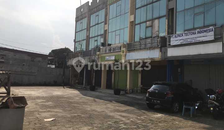 3-Storey Shop House at Sentra Cimone Tangerang 3-Storey Shop House at Sentra Cimone Tangerang