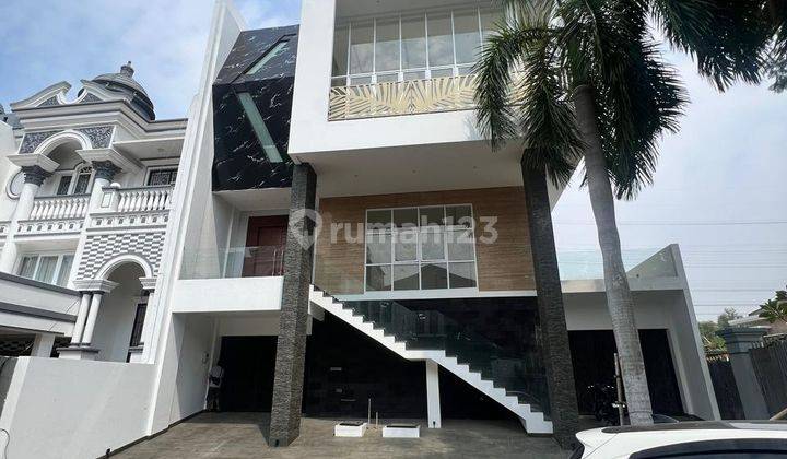 Dijual Rumah Mewah 3 Lantai Cluster Florence di Pantai Indah Kapuk, Jakarta Utara 1