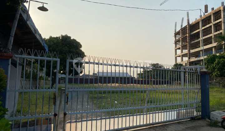 For Sale: Semi-Permanent Land and Building in Cengkareng, West Jakarta