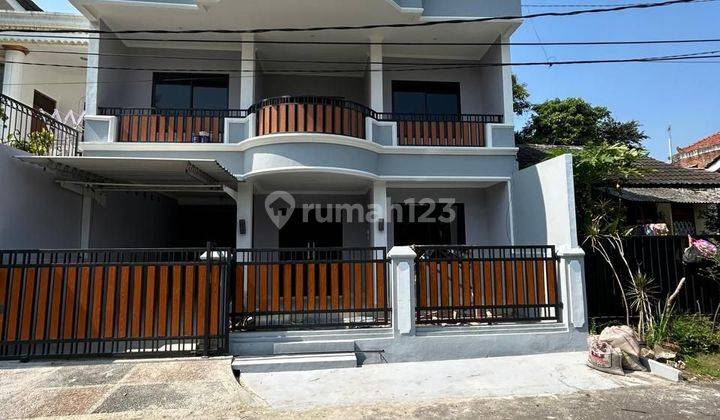 Rumah 2 Lantai Depan Taman Samping Pintu Toll Bsd 1