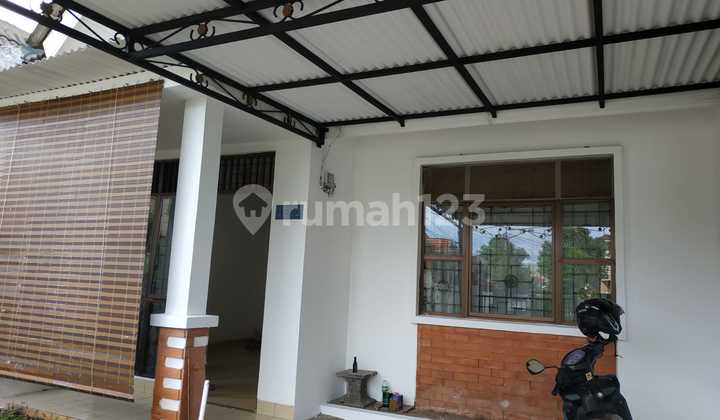 Ready-to-Occupy House, Strategic Location Near Toll Road and Modern Market BSD Ready-to-Occupy House, Strategic Location Near Toll Road and Modern Market BSD