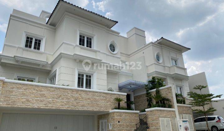 Rumah 3 Lantai di Tengah Kota Private Lift dan Private Pool 1