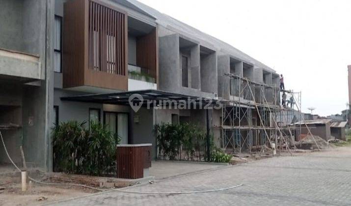 Rumah 2 lantai dekat dengan akses dan fasilitas lengkap 1