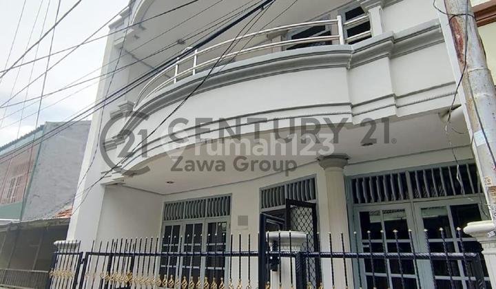 Quick Sale 2-Story Ready-to-Occupy House in Tanjung Duren, West Jakarta