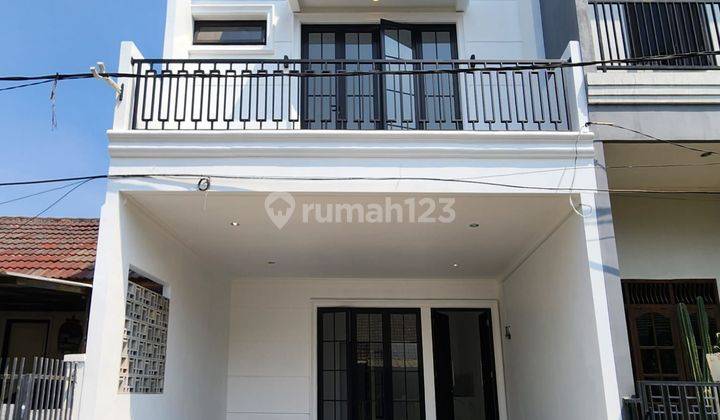 Rumah Graha Raya 2 Lantai Baru SHM,American Classic, Tangerang Selatan 1