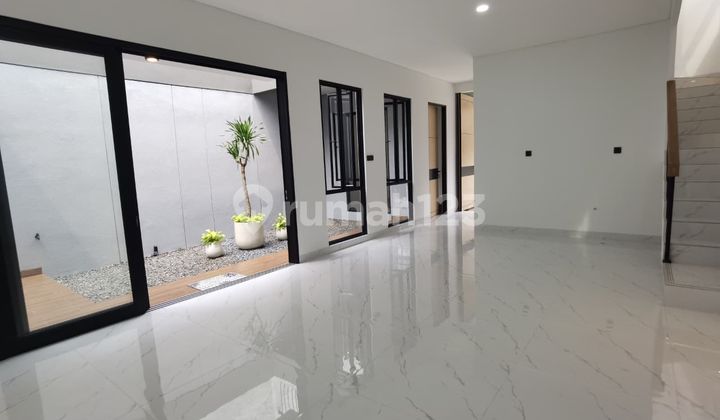 Rumah modern 2 lantai dalam komplek di Bintaro 