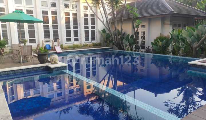 Rumah mewah posisi hoek siap huni di River Park Bintaro 