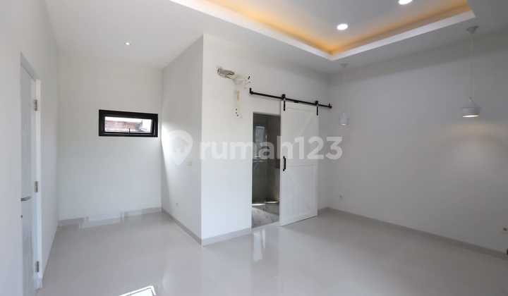 Rumah modern 2 lantai siap huni dalam komplek di Graha Raya aten  2