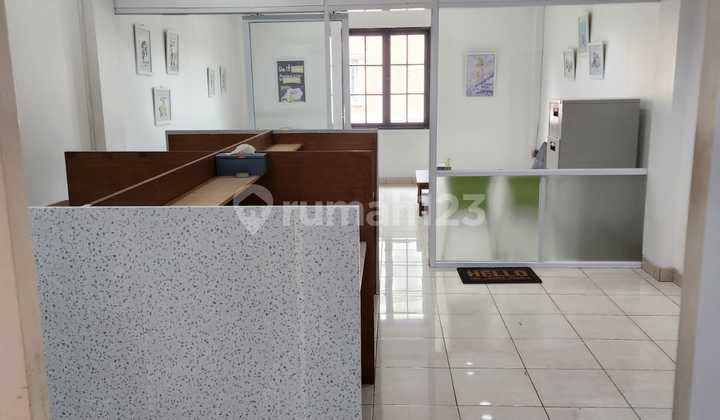 Ruko 3 lantai siap pakai di Tendean Square 