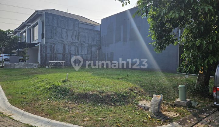 Corner plot land in Kebayoran village