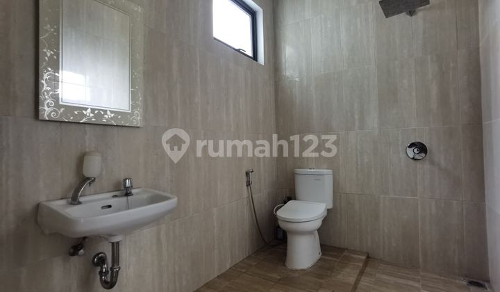 Modern 2-story house ready to occupy in a cluster at Kebayoran Residence.