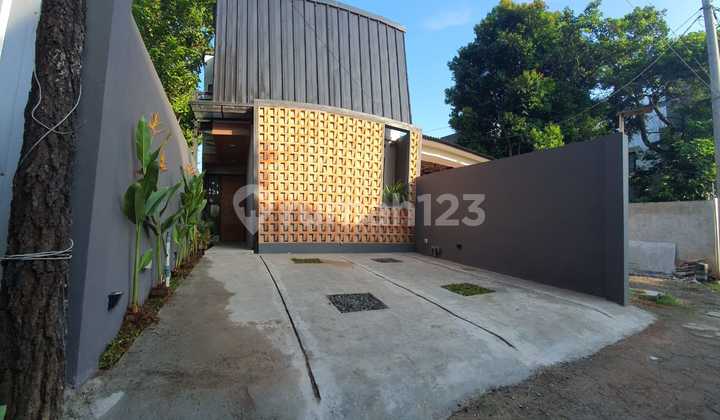 Rumah 2 lantai siap huni di Cilandak kko Rumah 2 lantai siap huni di Cilandak kko