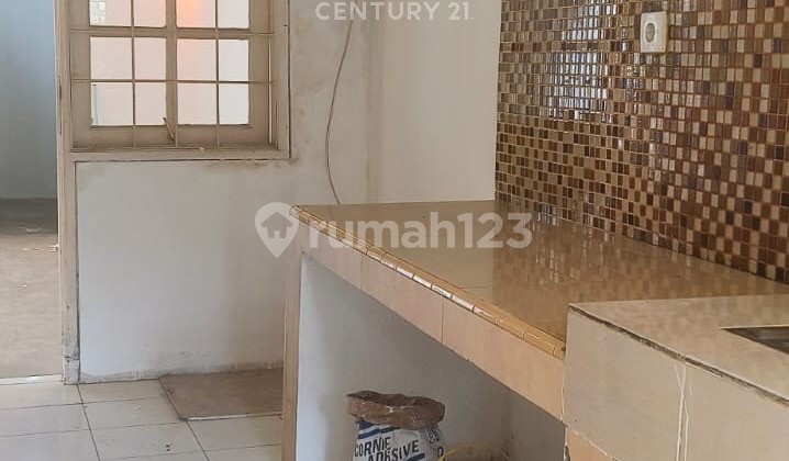 Disewakan Rumah Di Sektor 5 Bintaro Depan Taman TA16458 2