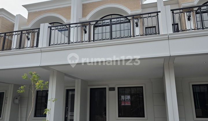 Rumah 2 Lantai dengan Balkon di Pantai Indah Kapuk 2