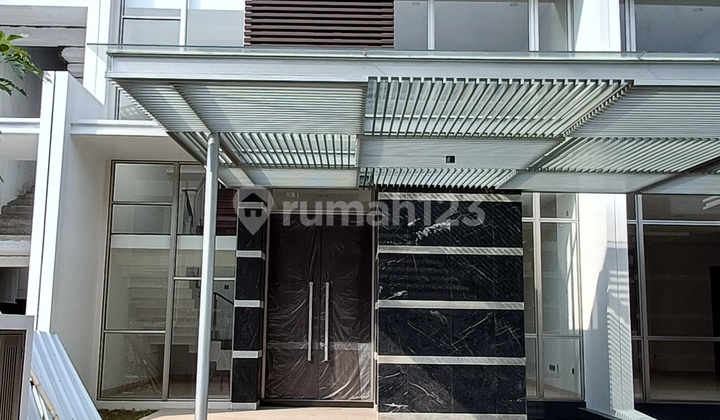 Rumah The Chopin Signature, 3 Lantai, Golf Island