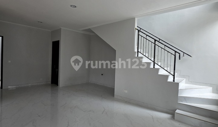 Rumah 2 Lantai di Pantai Indah Kapuk 2 Siap Huni