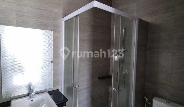 Rumah SHM Full Furnish di Pantai Indah Kapuk 2 2