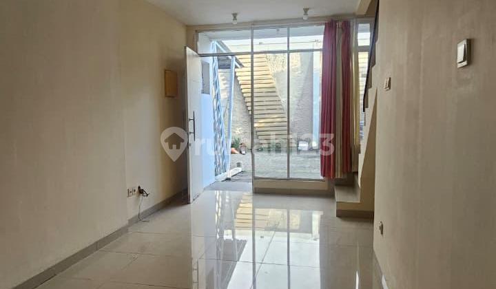 Rumah 3 Lantai di Pantai Indah Kapuk Bersih dan Terawat