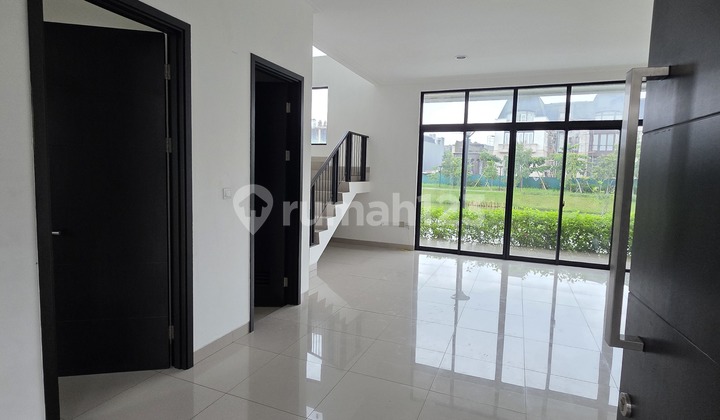 Rumah 2 Lantai di Pantai Indah Kapuk View Danau