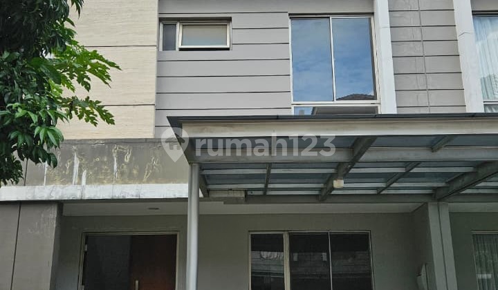 Rumah 3 Lantai di Pantai Indah Kapuk Bersih dan Nyaman