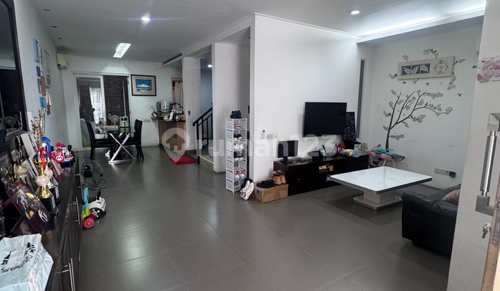 Dijual Rumah Cantik Rapih dan Terawat di Villa Permata Gading
