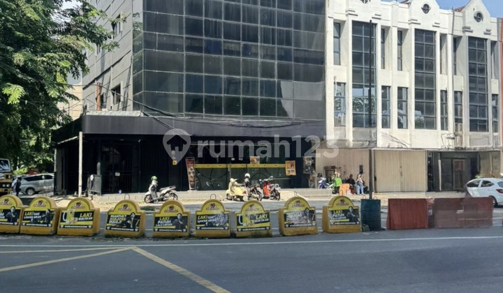 Ruko Di Boulevard Timur, Kelapa Gading 198 M² Hgb - Hak Guna Bangunan~ Jarang Ada Di Kelapa Gading