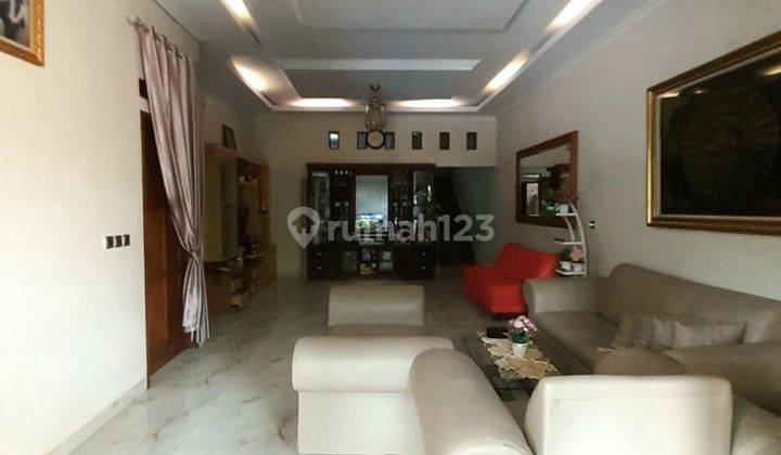 Dijual Rumah 2.5 Lantai
di Perum Jatinegara Indah
 Jakarta Timur 2