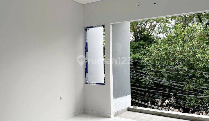 Rumah 2 Lantai di pinggir jalan BCS Kelapa Gading  2