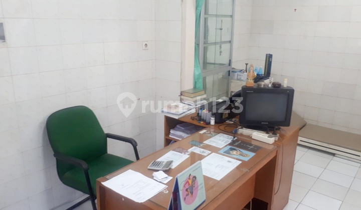 Rumah di Bawah N J O P di Kartini Jakarta Pusat