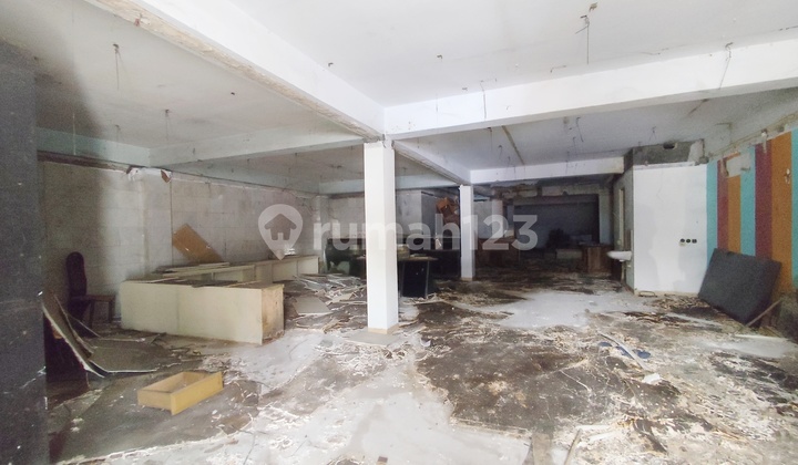 Best Deal 5-Unit Row Shophouse at Jembatan Tiga, North Jakarta 2