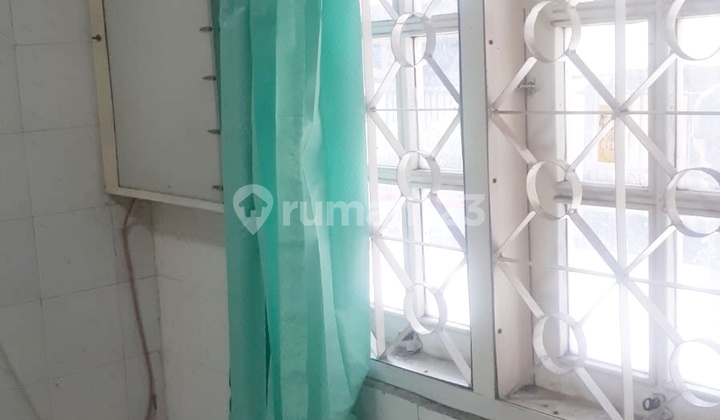 Rumah di Bawah N J O P di Kartini Jakarta Pusat