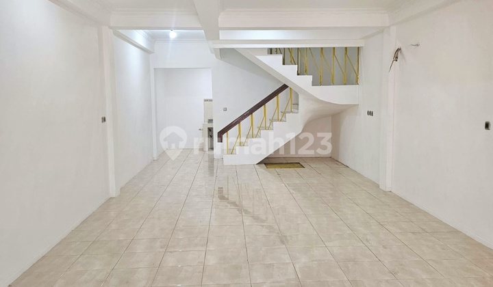 Shop House for Sale / Rent on Kelapa Gading Boulevard, North Jakarta Shop House for Sale / Rent on Kelapa Gading Boulevard, North Jakarta