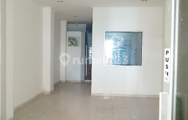 SHM House in Jelambar SHM House in Jelambar