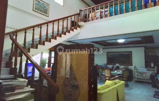 Rumah Luas Nyaman Strategis di Cilandak Jakarta Selatan 2