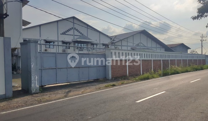 Large Warehouse, Former Factory for Sale/Lease. Cerme Gresik Main Road.
