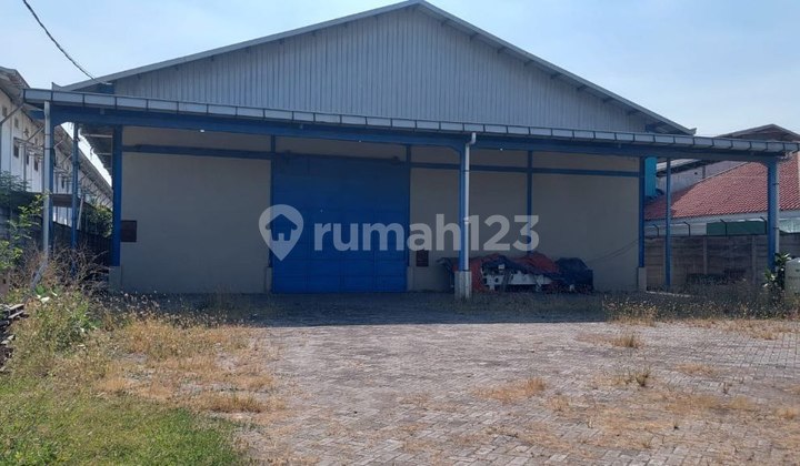 Warehouse Area 2200m. Jalan Raya Pelem Watu Menganti Gresik