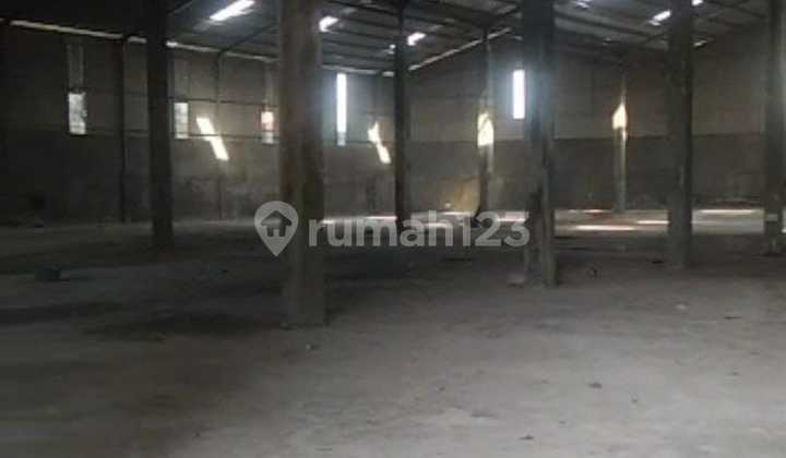 Manyar Gresik Warehouse Near the toll gate and port.